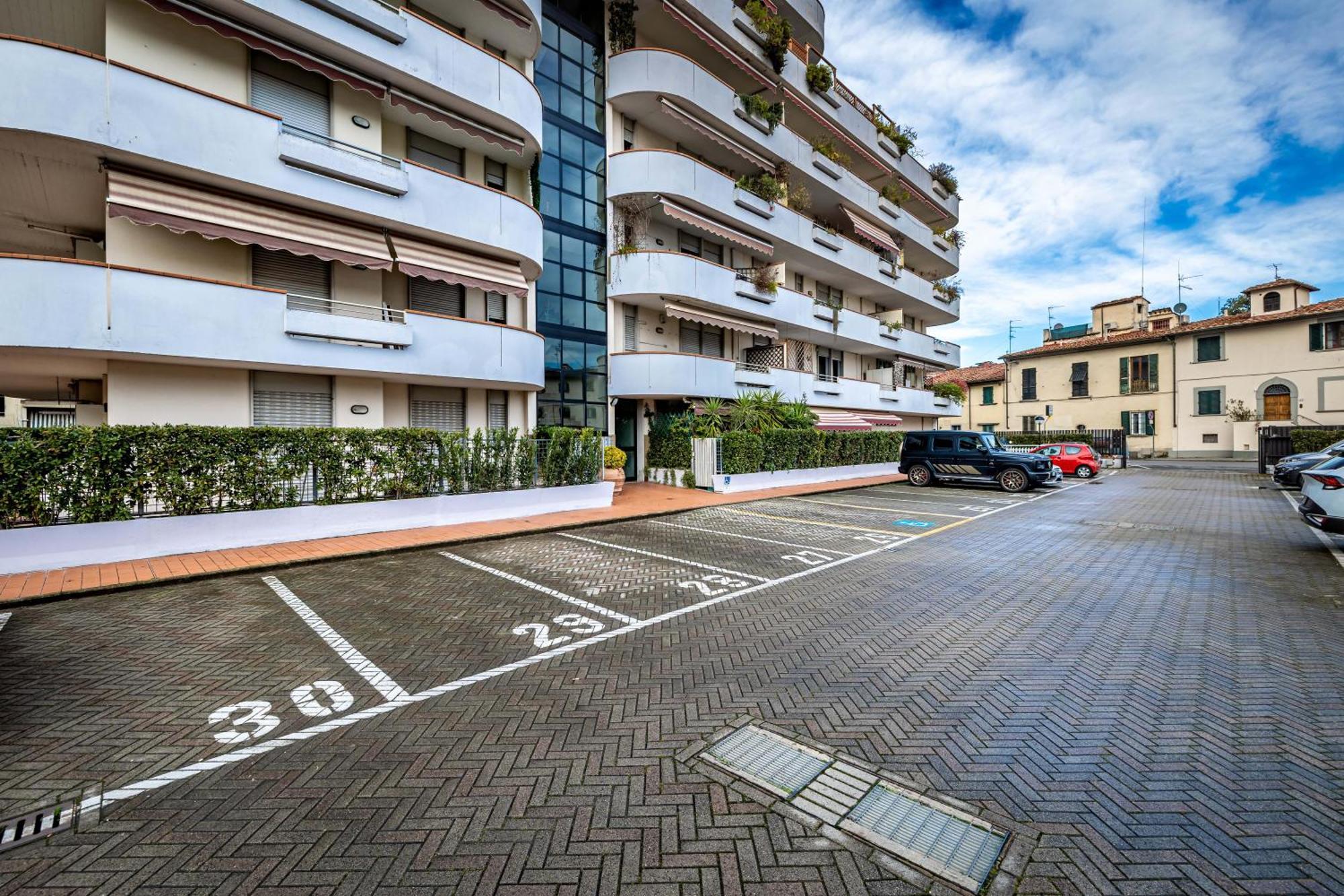 Yd Quiet Leopolda With Parking Apartamento Florencia
